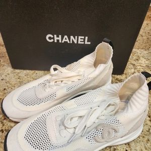 CHANEL LOW-TOP SNEAKERS SIZE 8
